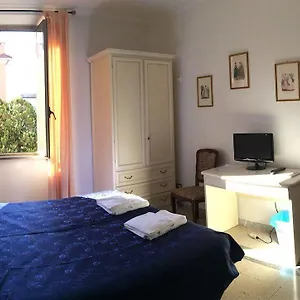 Amendola House Hotel